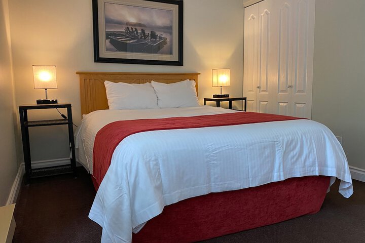 Room 6 of 100