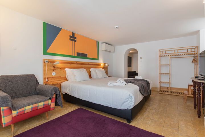Room 16 of 18