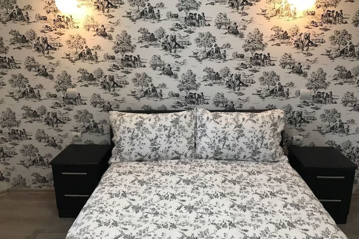 Room 7 of 18