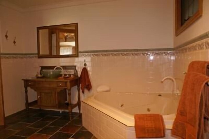 Hot Tub 17 of 23
