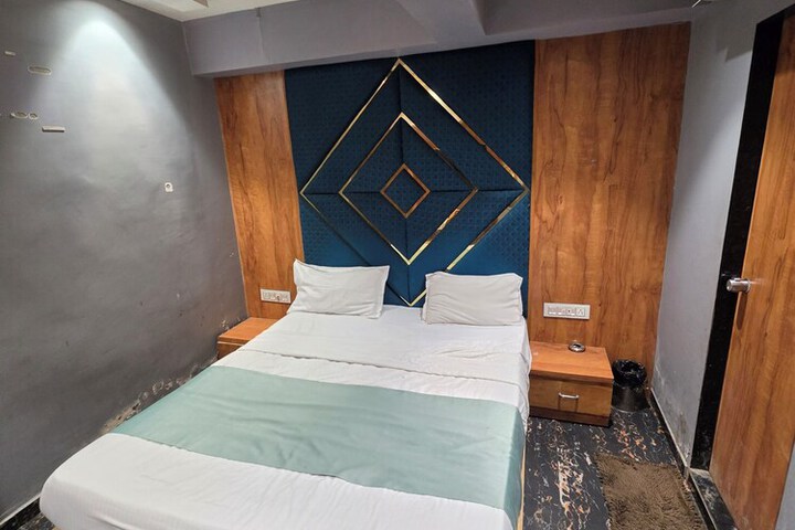 Room 8 of 14