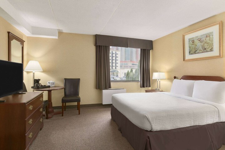 Room 7 of 32