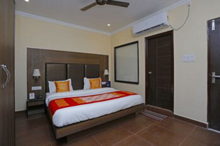 Room 18 of 23