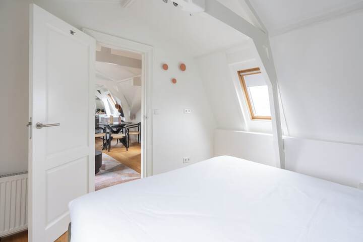 Room 3 of 53