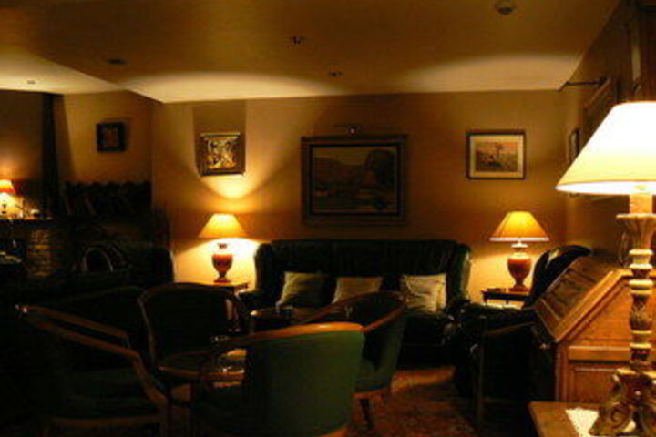 Lounge 98 of 197