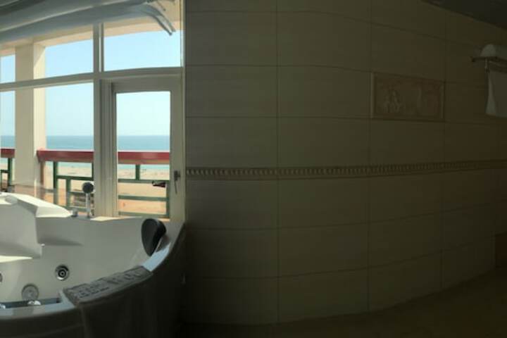 Room 13 of 22