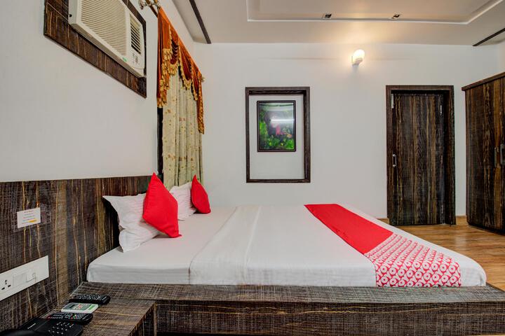 Room 3 of 9