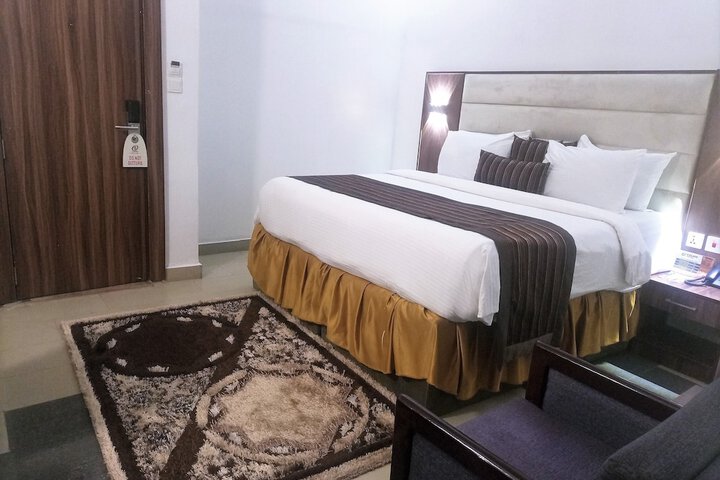 Room 11 of 23