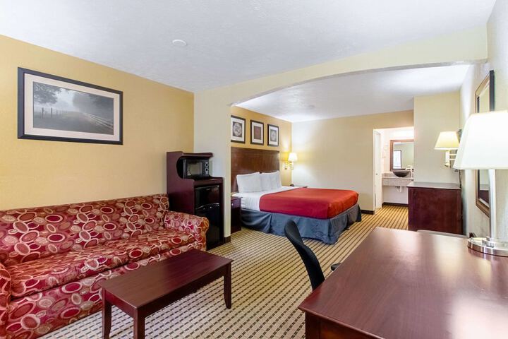 1 King Bed Accessible (5 of 6)