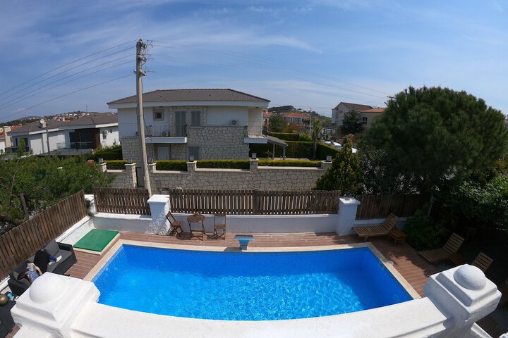 Pool 44 of 56