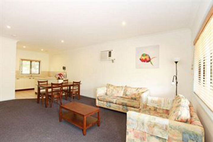 Room 5 of 11