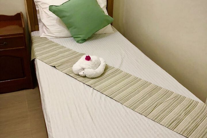 Room 9 of 18