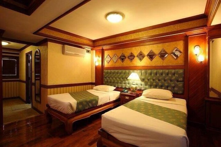 Room 32 of 44
