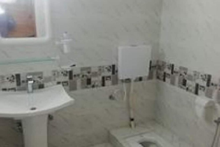 Room 4 of 10