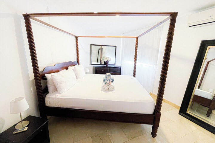Room 2 of 267