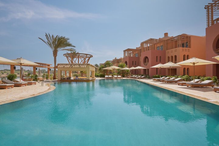 Hotel Pool