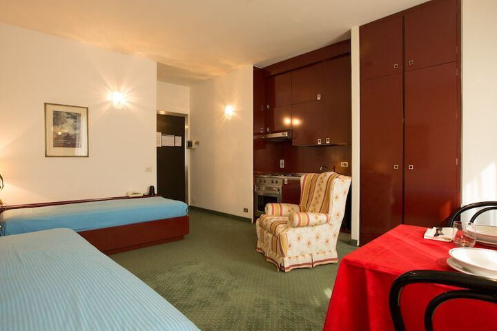 Room 3 of 44