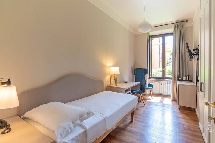 Room 3 of 32