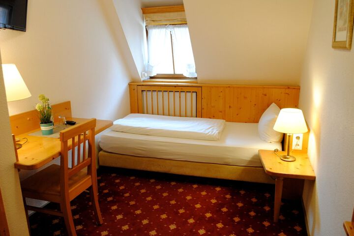 Room 9 of 66