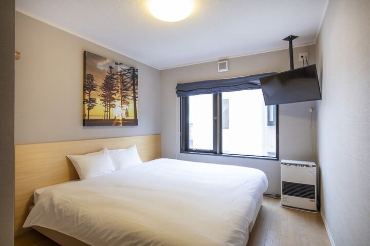 Room 3 of 12