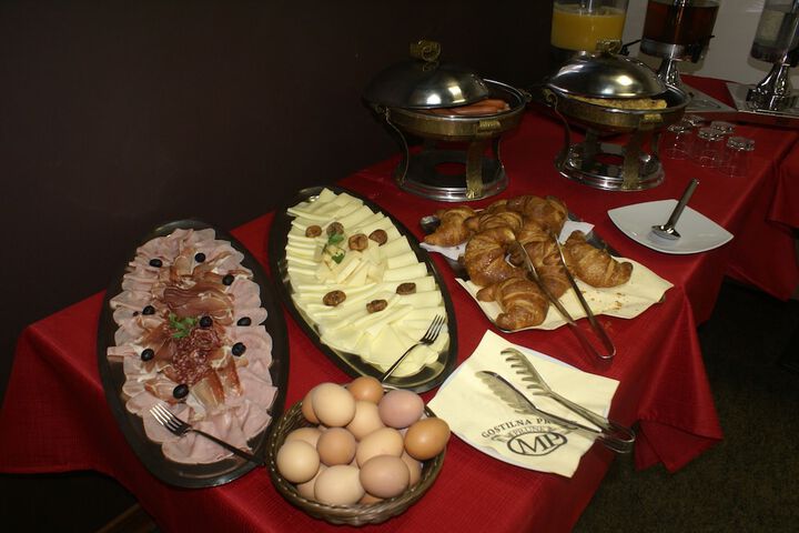 Dining 14 of 25