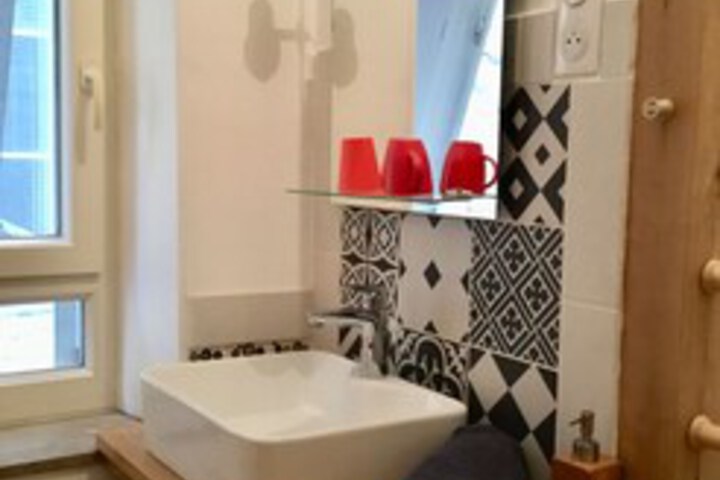 Room 5 of 27