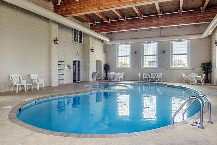 Hotel Pool