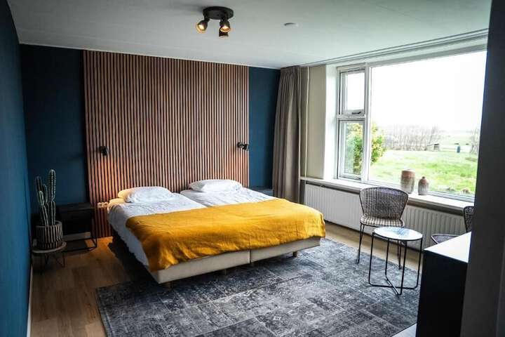 Room 2 of 50