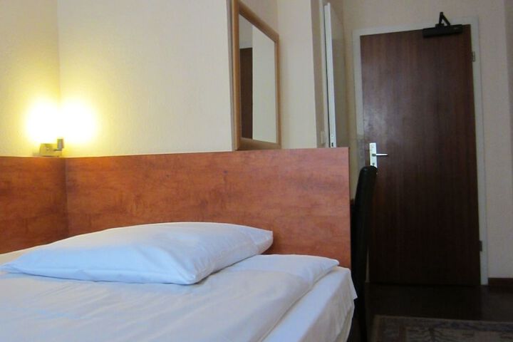 Room 7 of 38