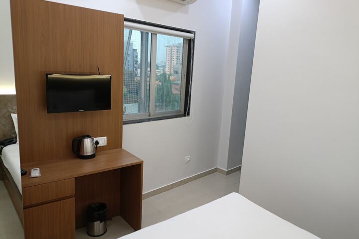 Room 17 of 33