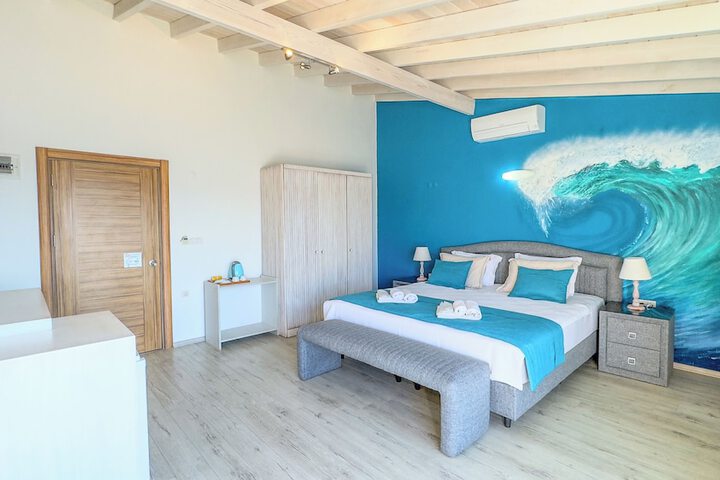 Room 15 of 40