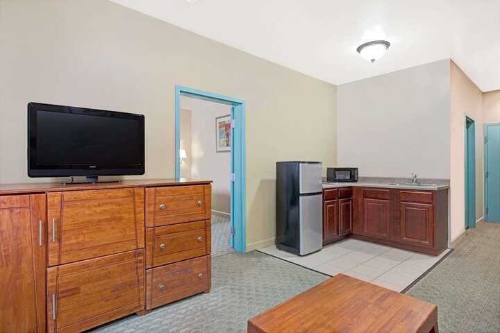 1 King 1 Bedroom Suite (1 of 2)