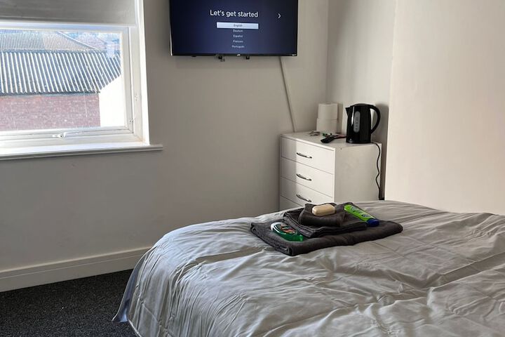 Room 8 of 14