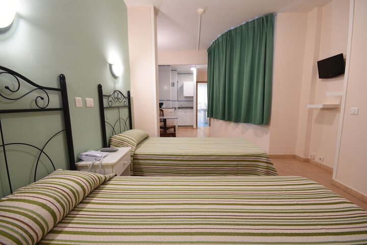 Room 28 of 61