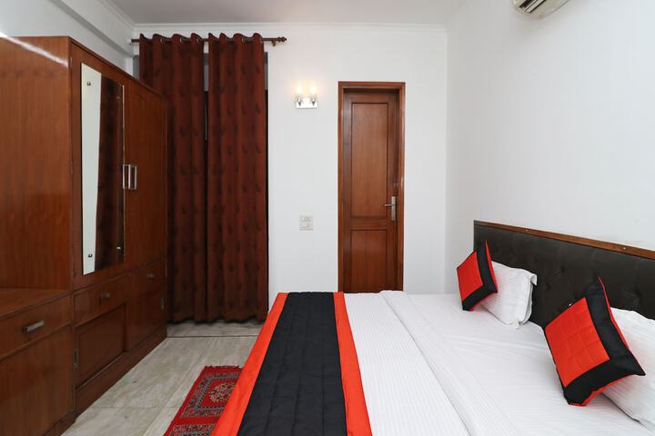 Room 18 of 27