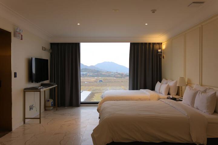 Room 54 of 190