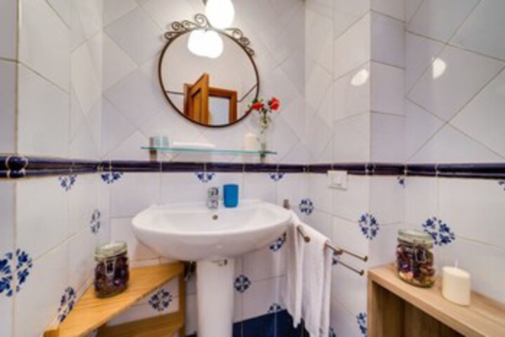 Room 4 of 23