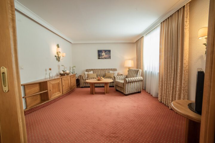 Room 32 of 67