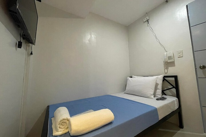 Room 2 of 9