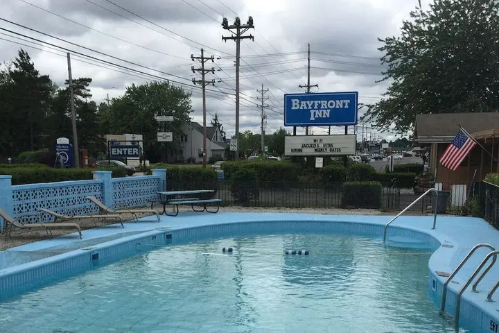 Pools & Facilities