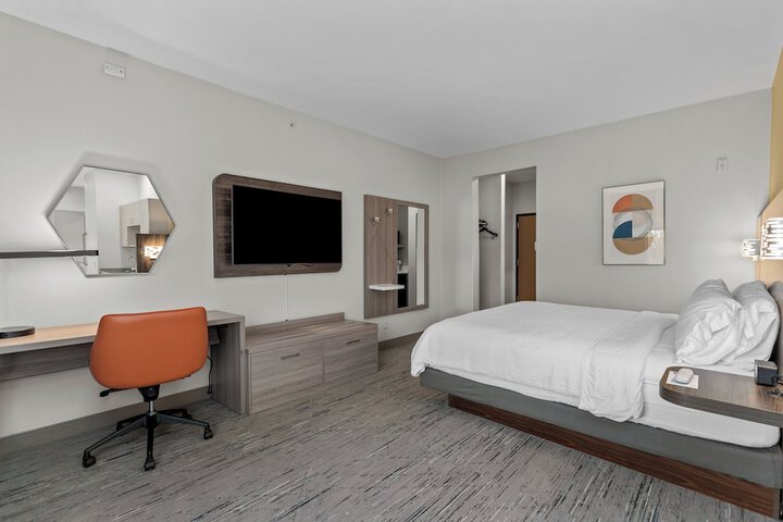 Room 18 of 66
