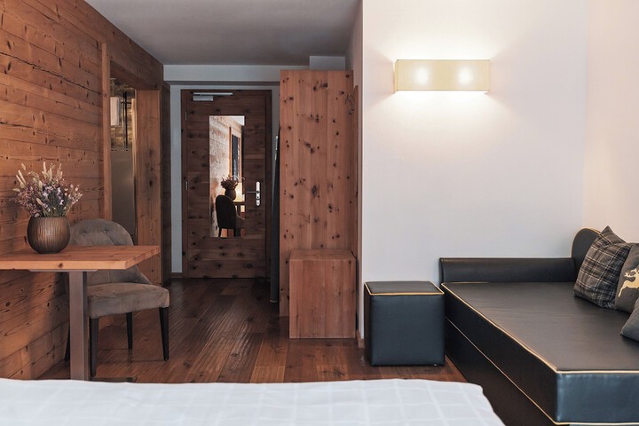 Room 42 of 147