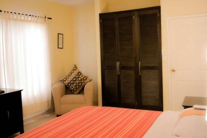 Room 9 of 33