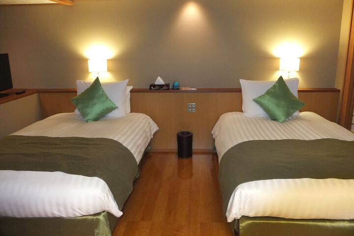 Room 15 of 77