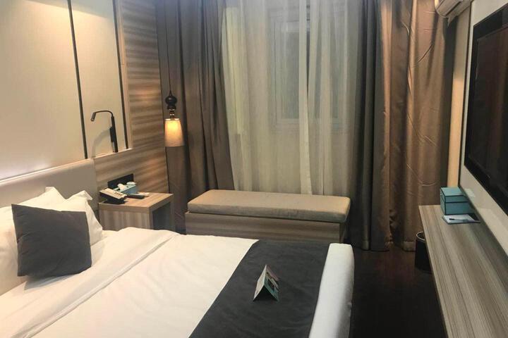 Room 4 of 11