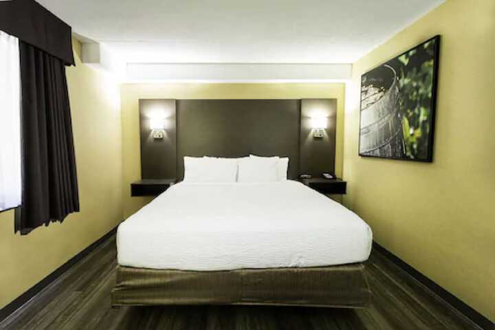 Room 5 of 32