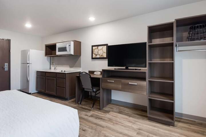 Room 6 of 25