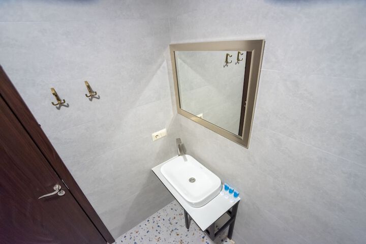 Room 65 of 134