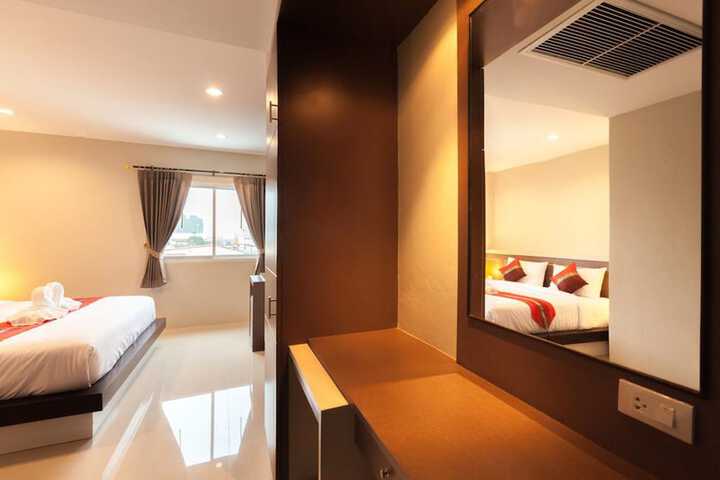 Room 14 of 25
