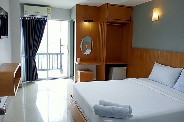 Room 8 of 40